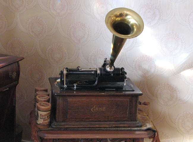 Edison phonograph purchased in 1904