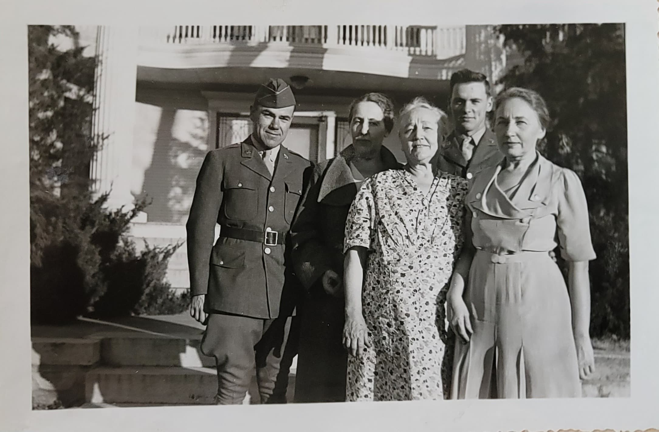 Mrs. Seelye, Marion, Helen and two soldiers